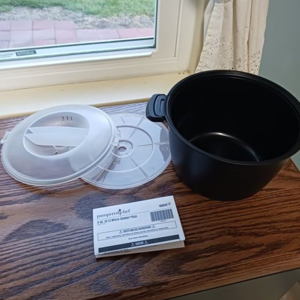 Brand New Pampered Chef 3 Quart Micro Cooker Plus